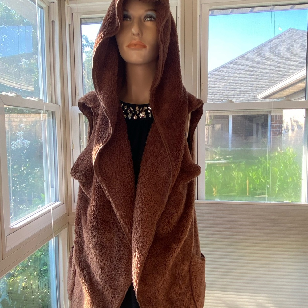 New Zenana Outfitters Faux Fur Hoodie Vest Sz L